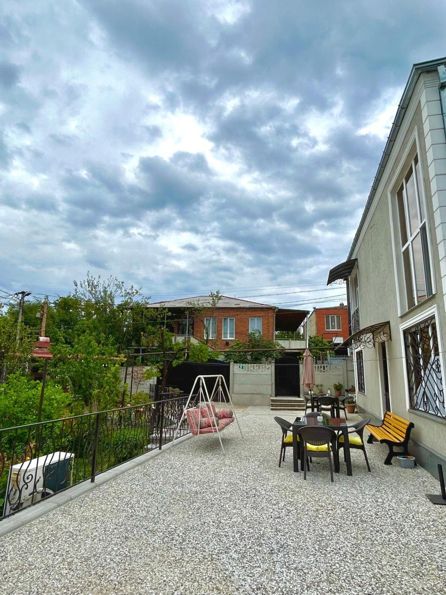 Gold Guest House Kutaisi Exterior foto