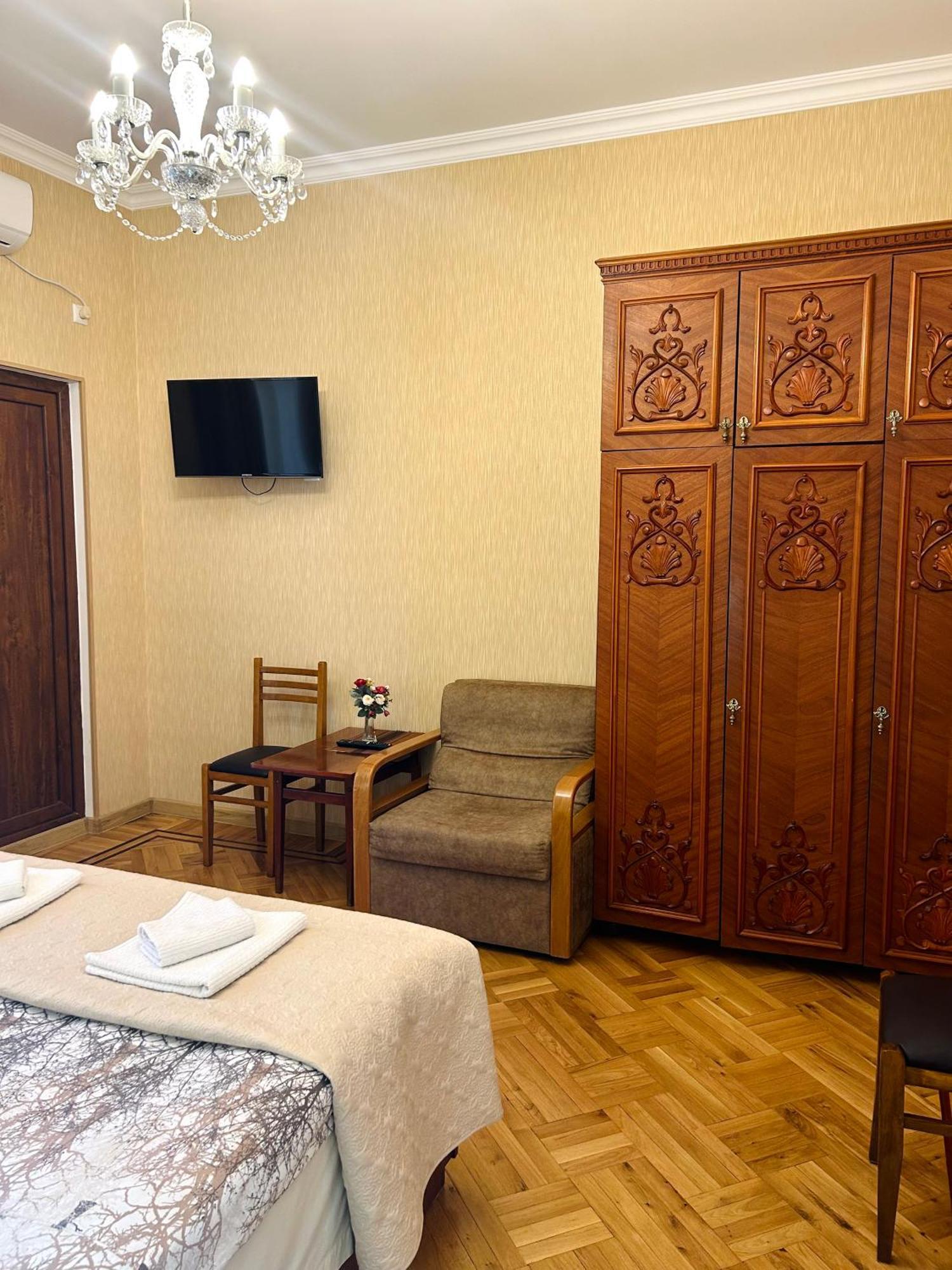 Gold Guest House Kutaisi Exterior foto